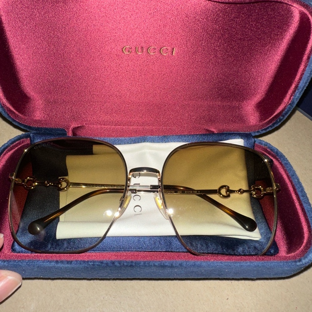 Gucci Sunglasses GG0879S - 002